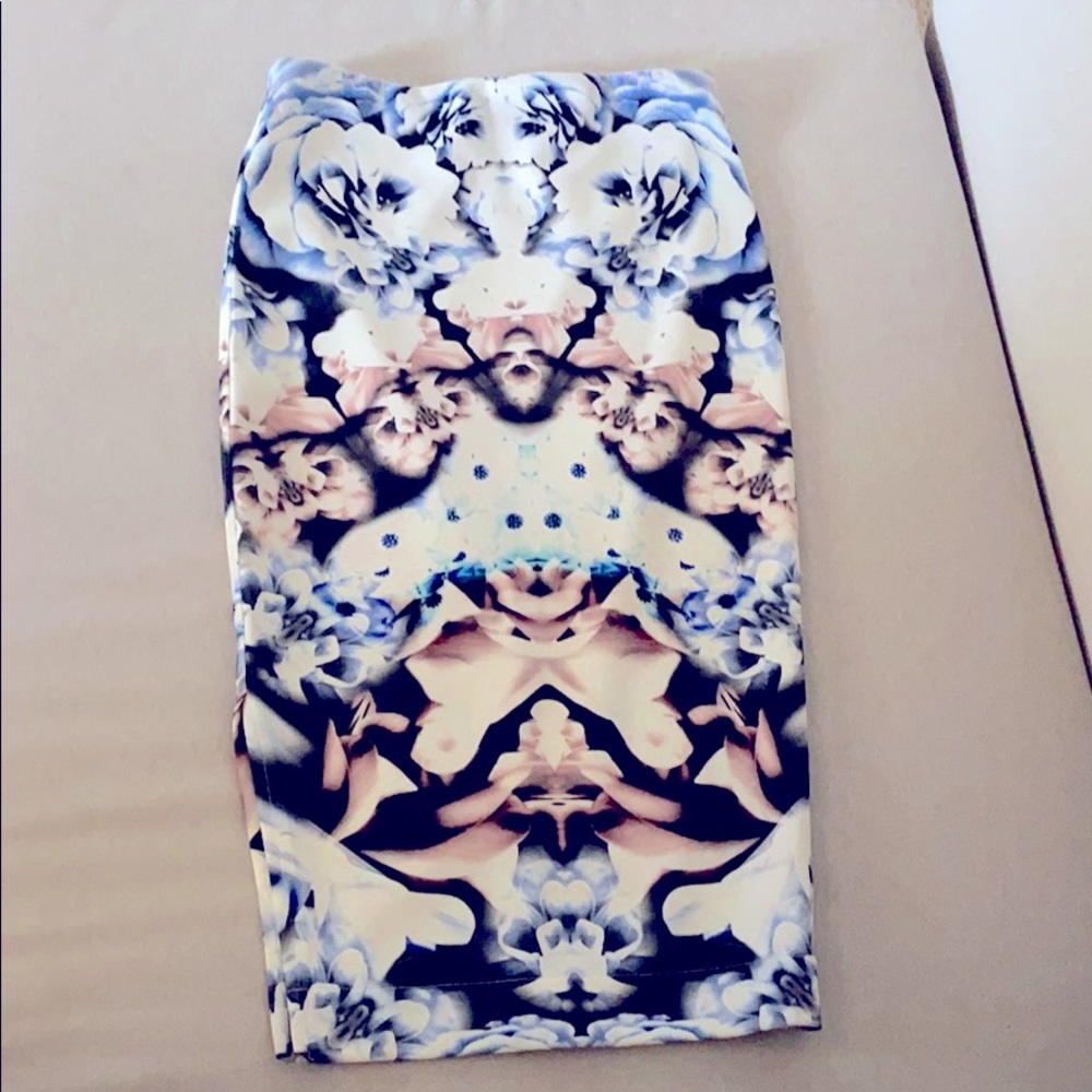 Pencil skirt - stretchy material